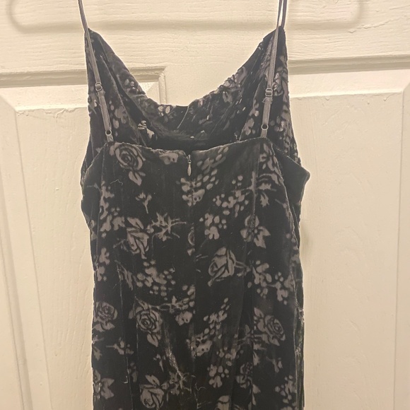 Urban Outfitters Black Floral Velvet Mallory Midi Dress size medium - Picture 6 of 6